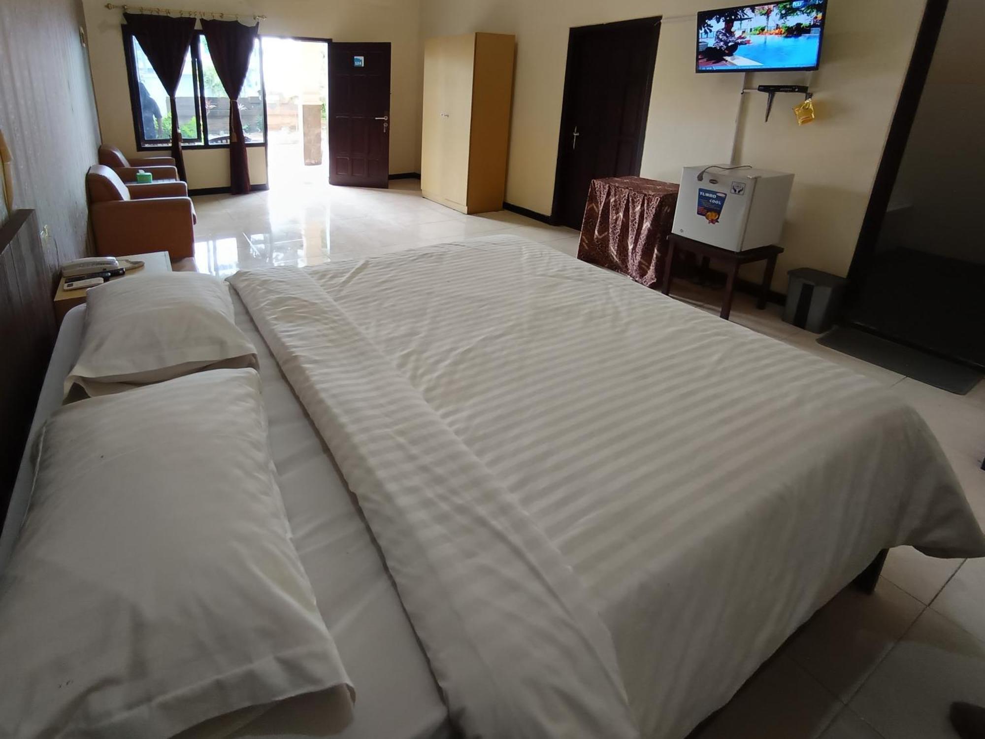 Gita Puri Redpartner Blitar Hotel Екстериор снимка
