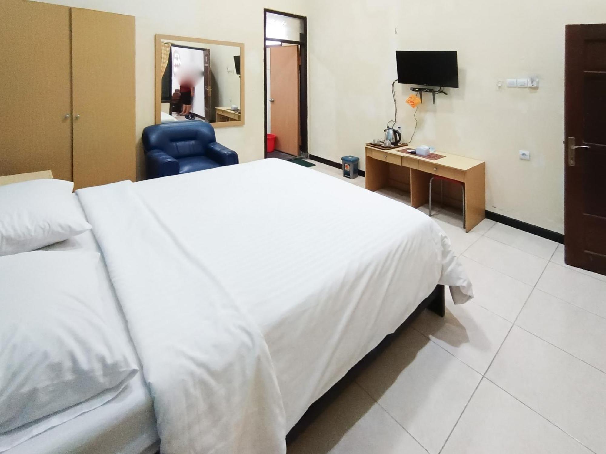 Gita Puri Redpartner Blitar Hotel Екстериор снимка