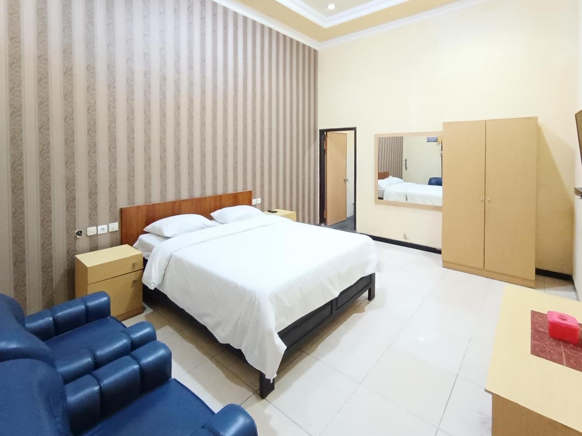 Gita Puri Redpartner Blitar Hotel Екстериор снимка