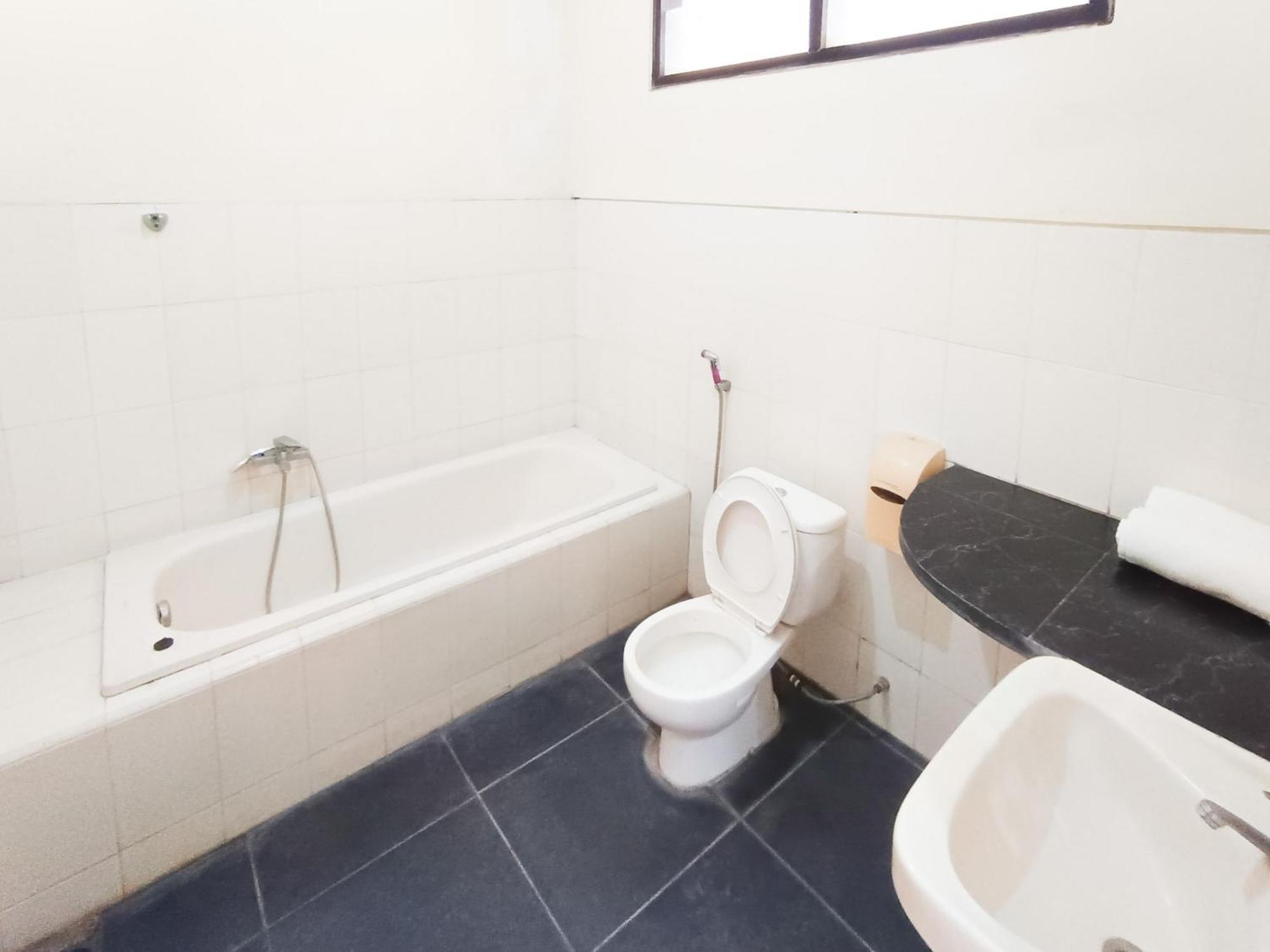 Gita Puri Redpartner Blitar Hotel Екстериор снимка