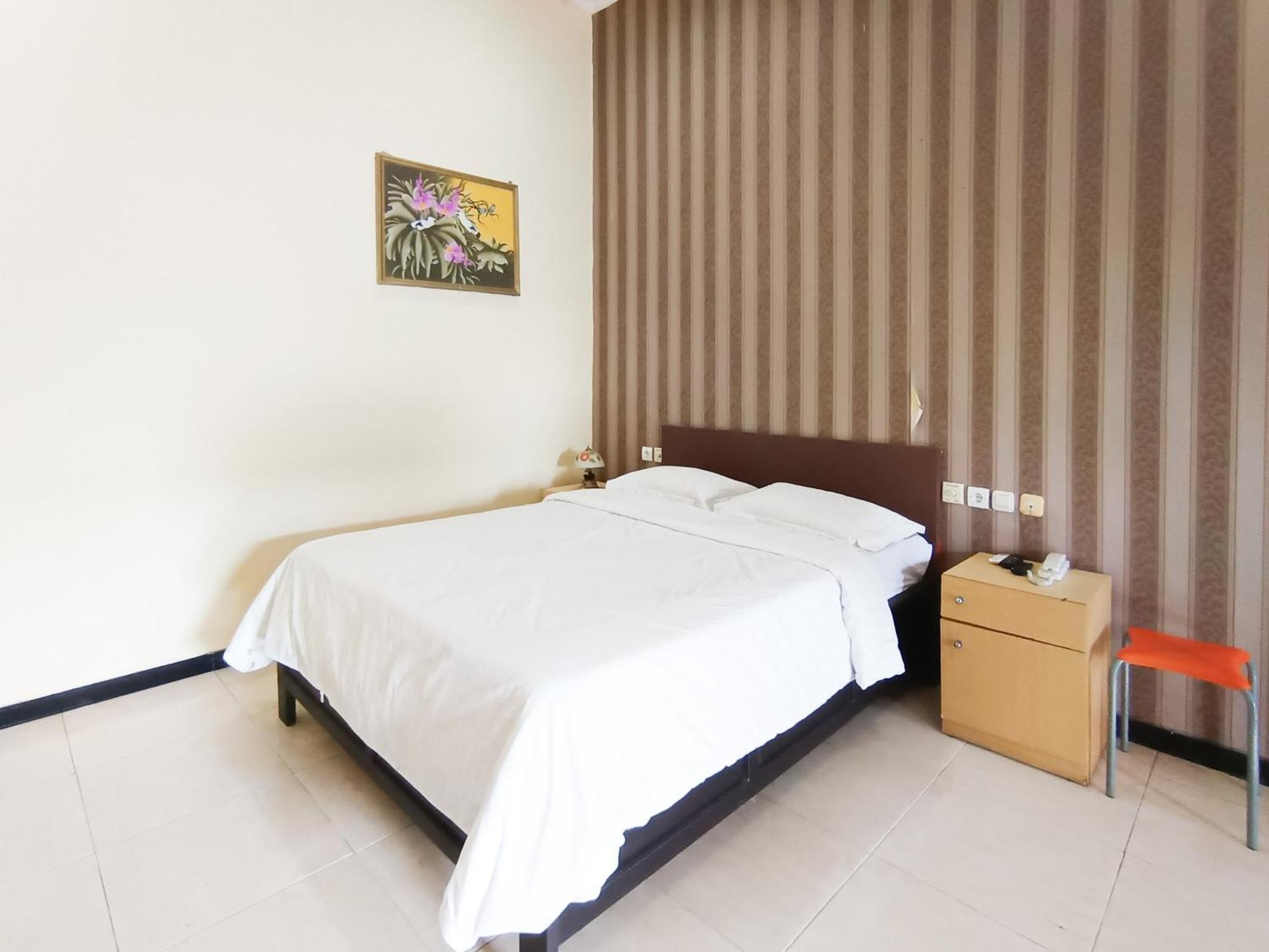 Gita Puri Redpartner Blitar Hotel Екстериор снимка