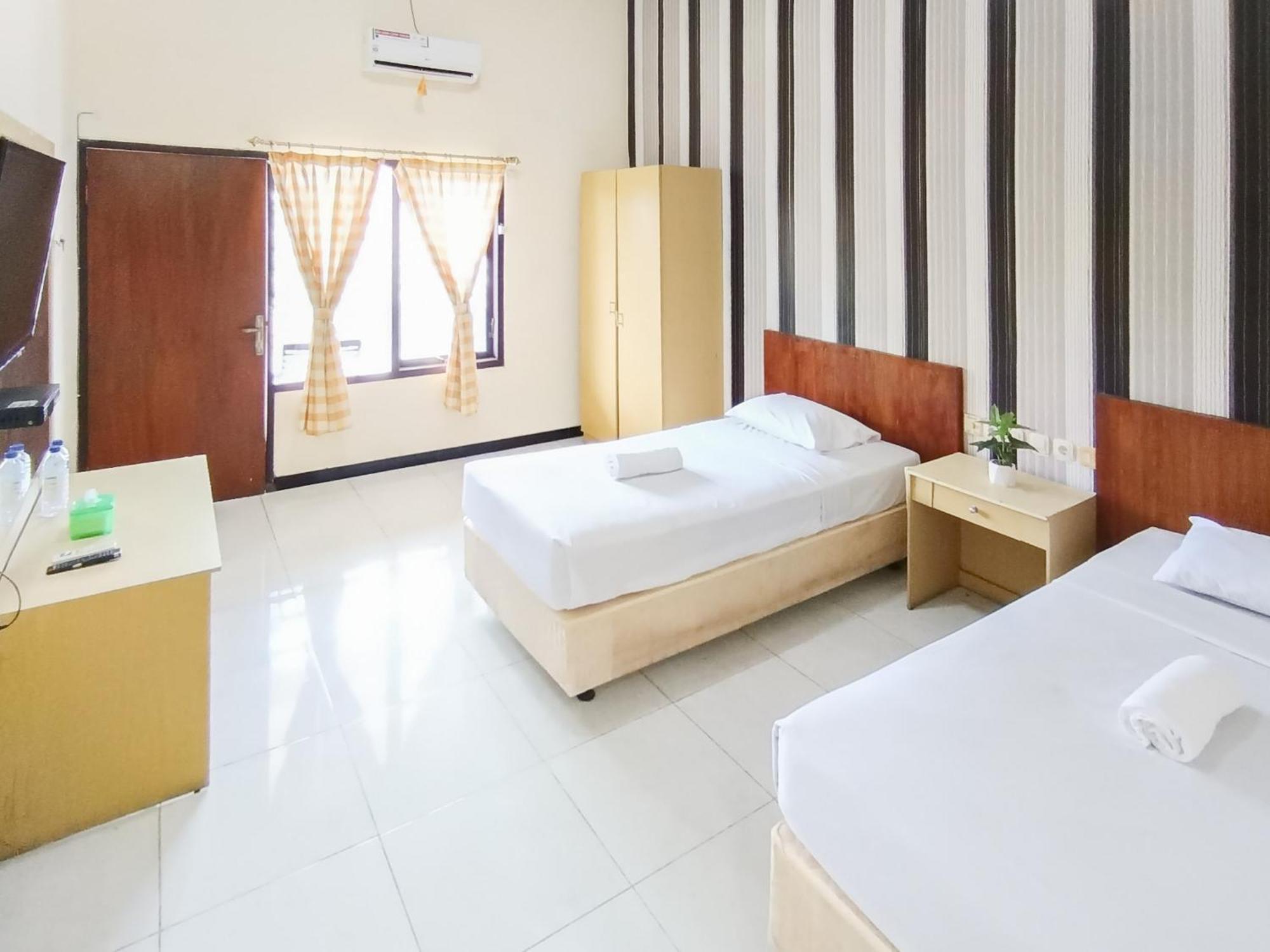 Gita Puri Redpartner Blitar Hotel Екстериор снимка