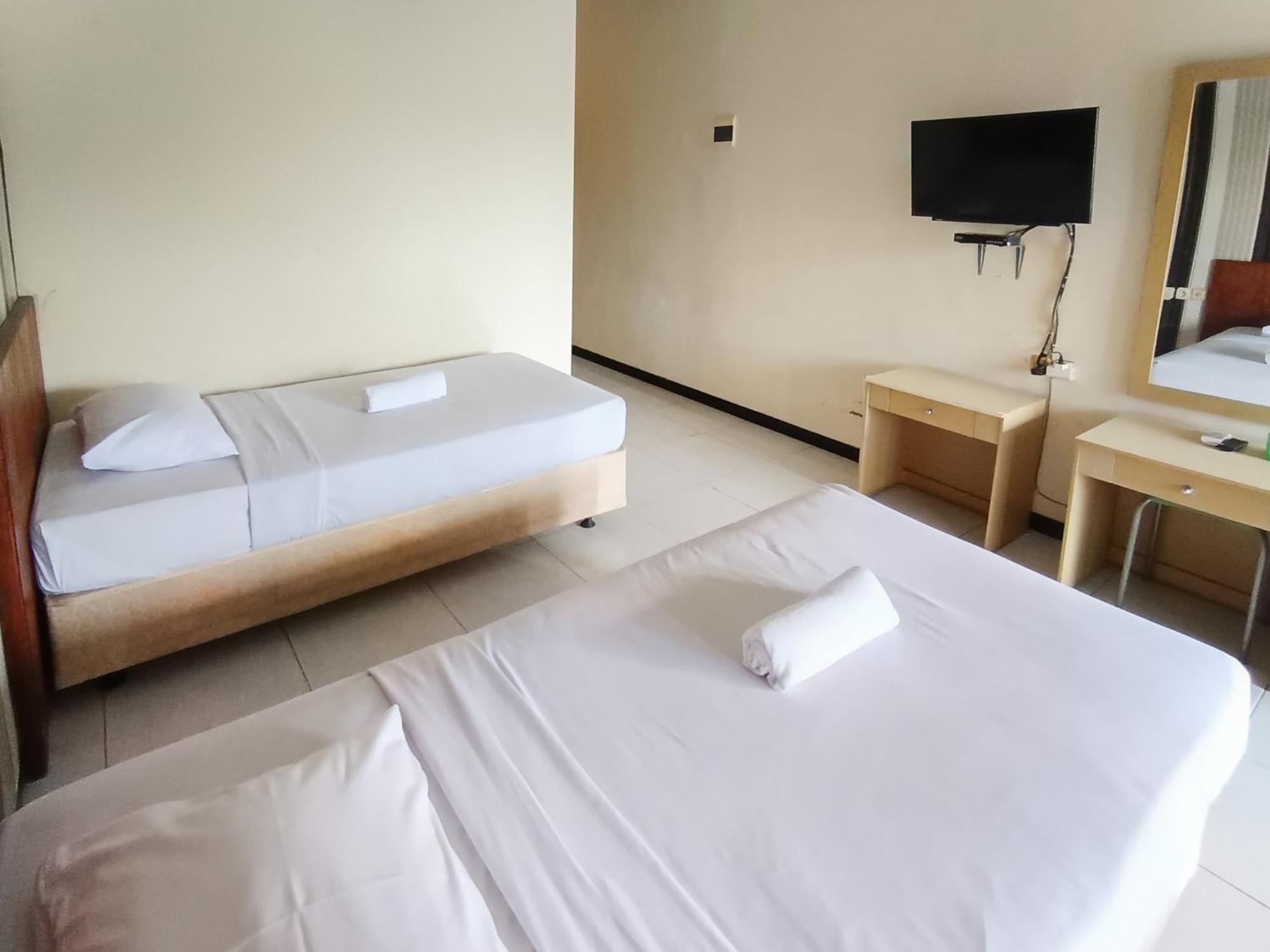 Gita Puri Redpartner Blitar Hotel Екстериор снимка