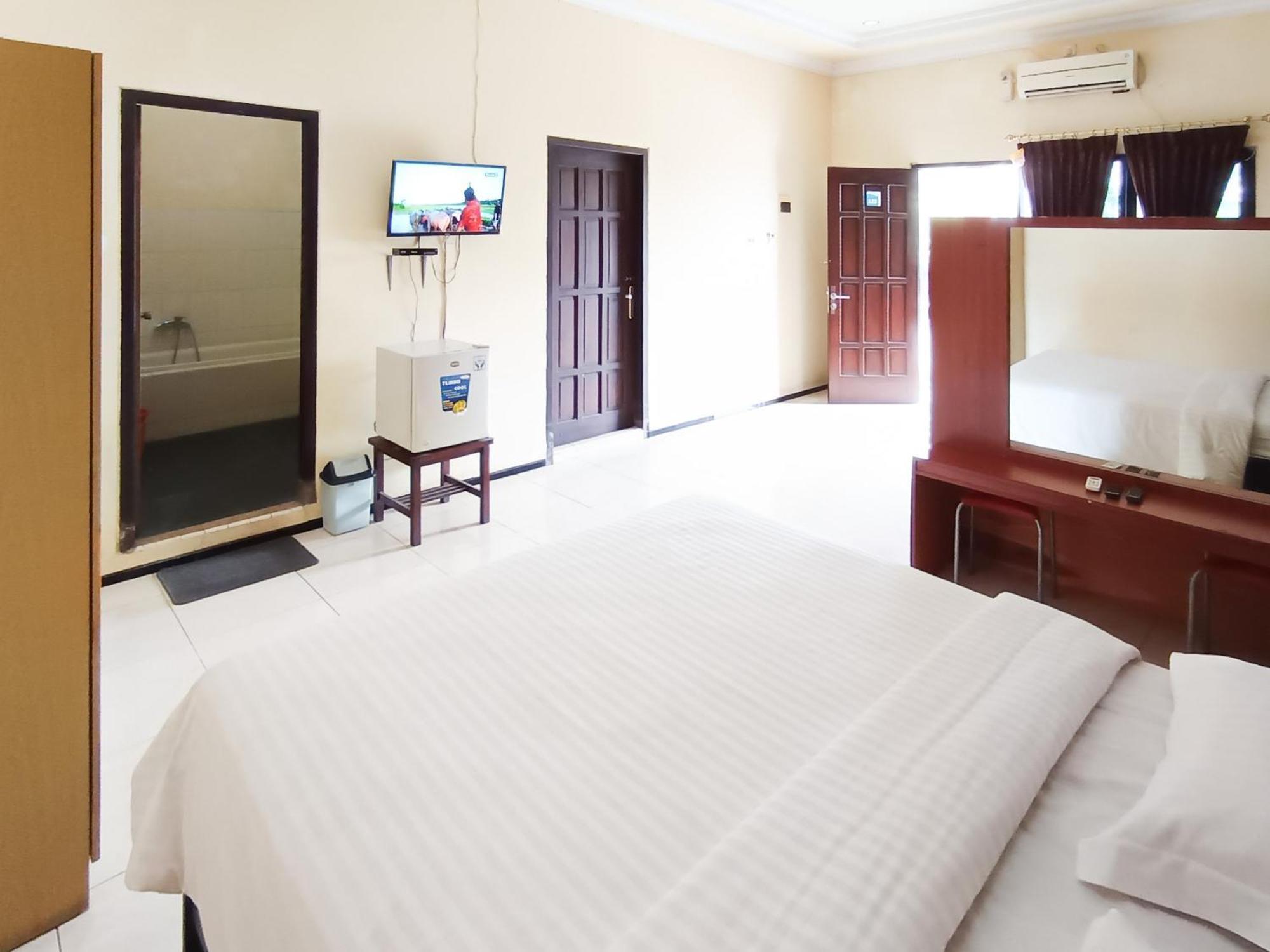 Gita Puri Redpartner Blitar Hotel Екстериор снимка
