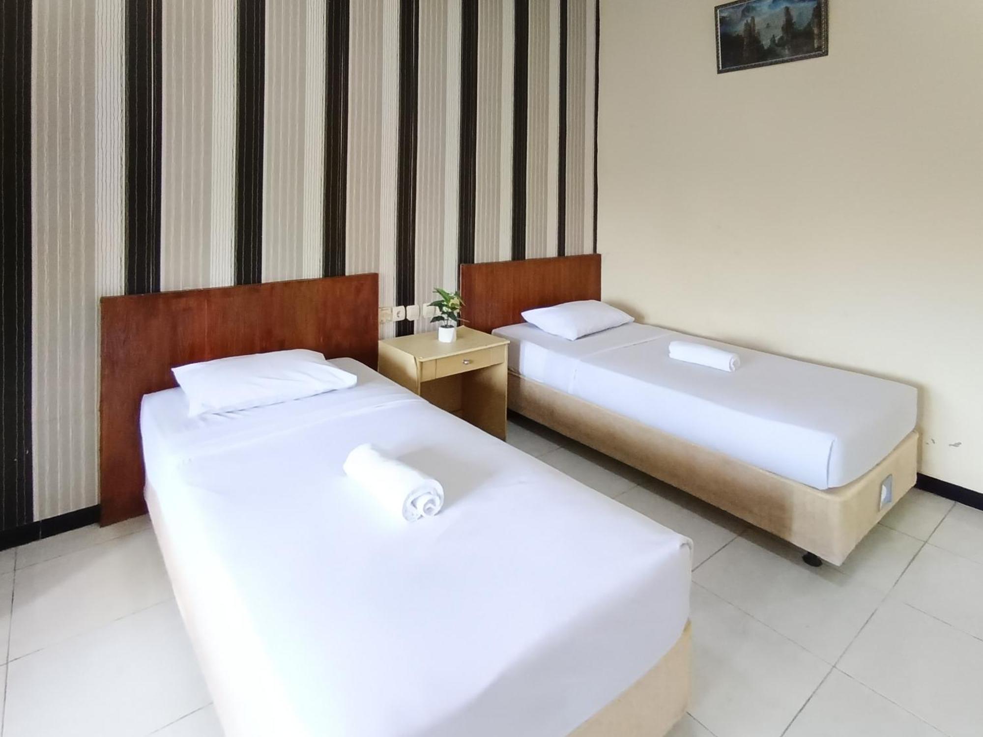 Gita Puri Redpartner Blitar Hotel Екстериор снимка