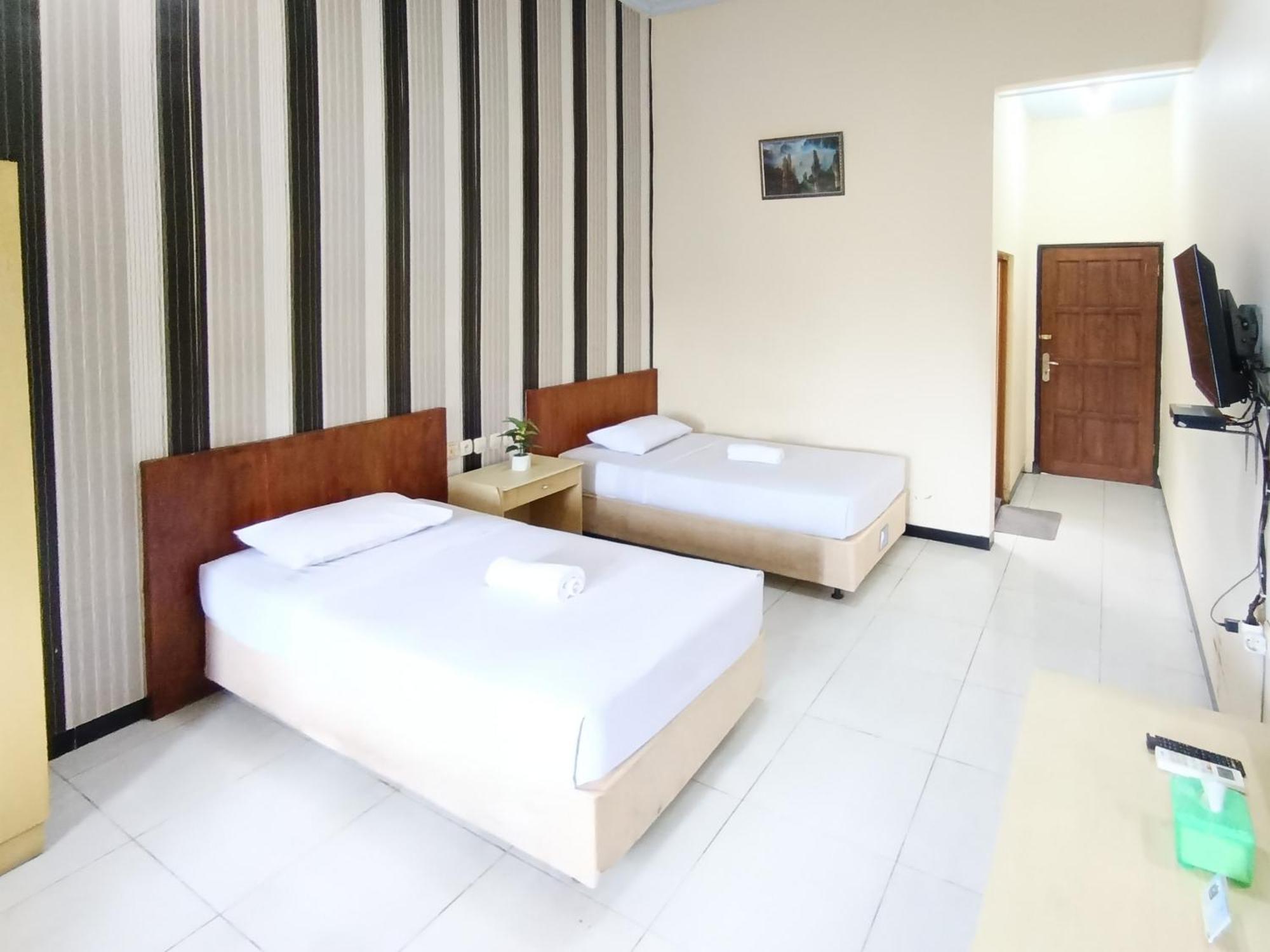 Gita Puri Redpartner Blitar Hotel Екстериор снимка