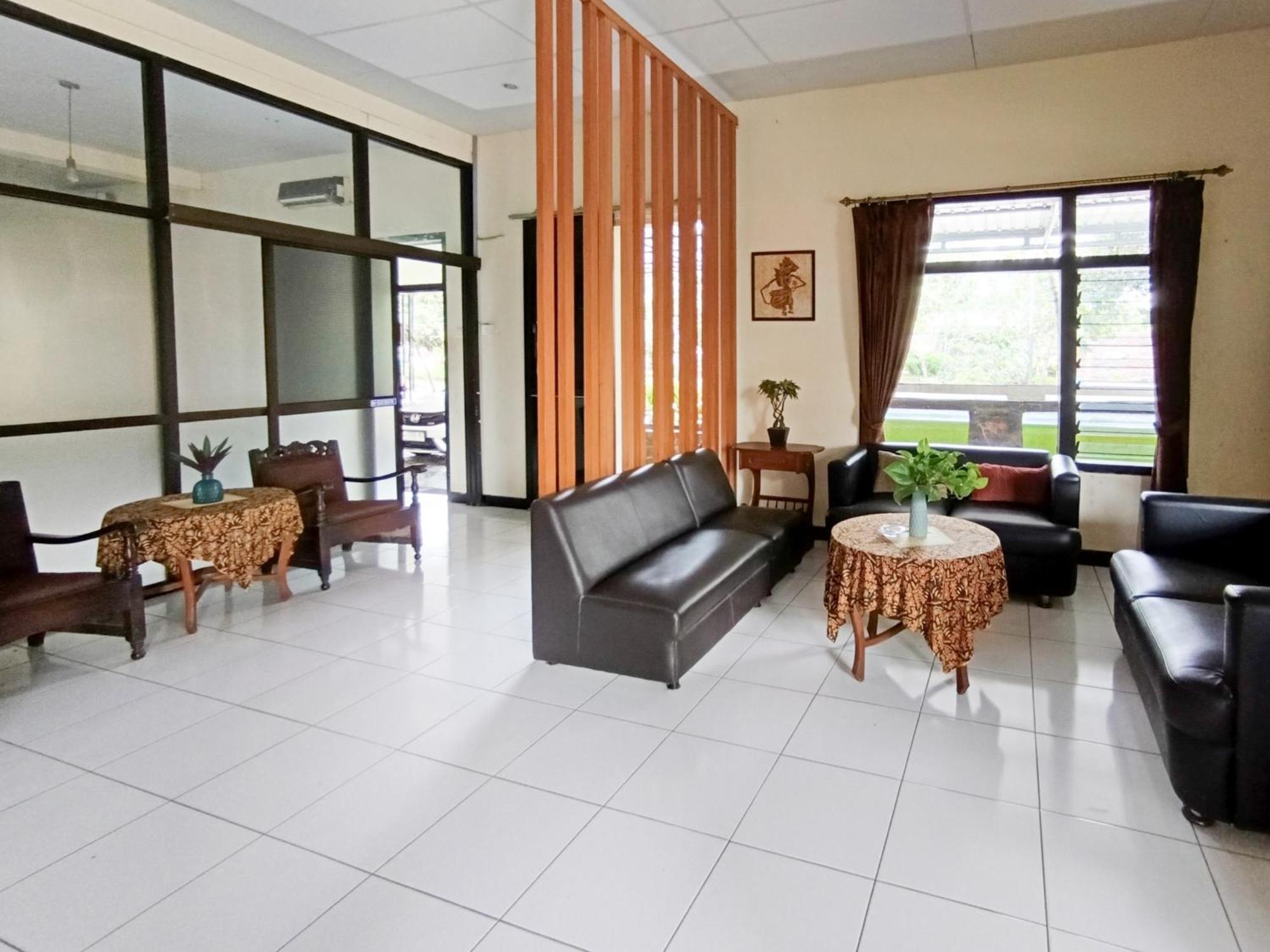 Gita Puri Redpartner Blitar Hotel Екстериор снимка