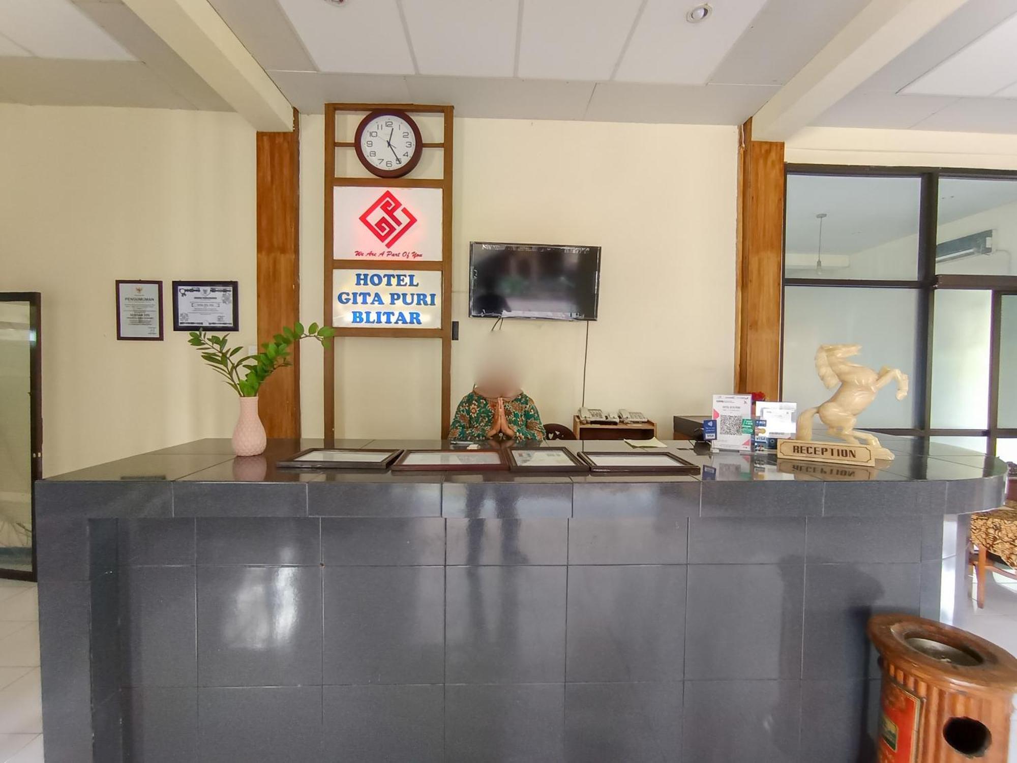 Gita Puri Redpartner Blitar Hotel Екстериор снимка