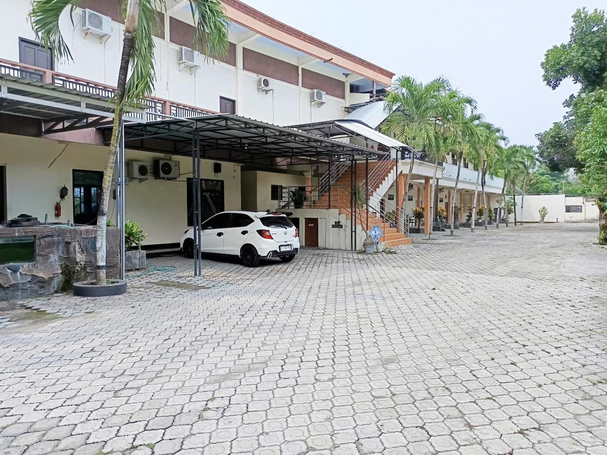 Gita Puri Redpartner Blitar Hotel Екстериор снимка